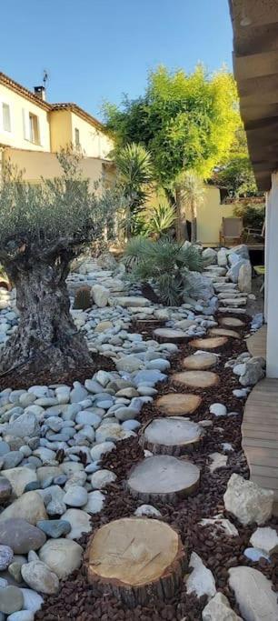 Une Oasis au Pays de Cézanne Aix-en-Provence Exterior foto
